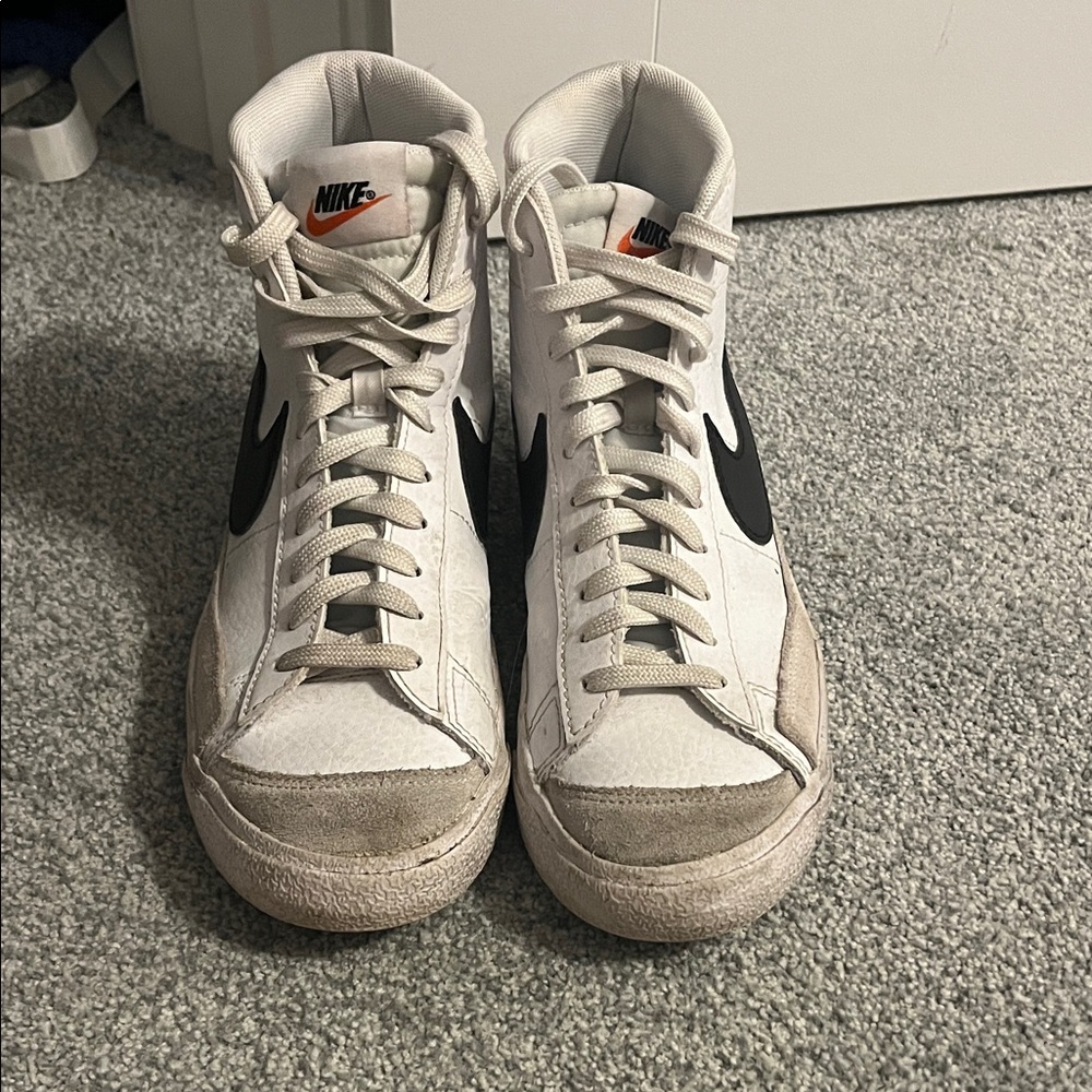 Nike Juniors Size 6Y White and Black High-Top Sneakers